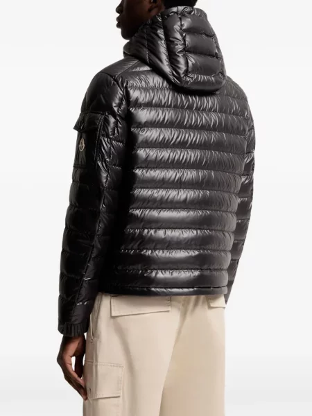 Scurt geacă cu puf Moncler cu glugă negru