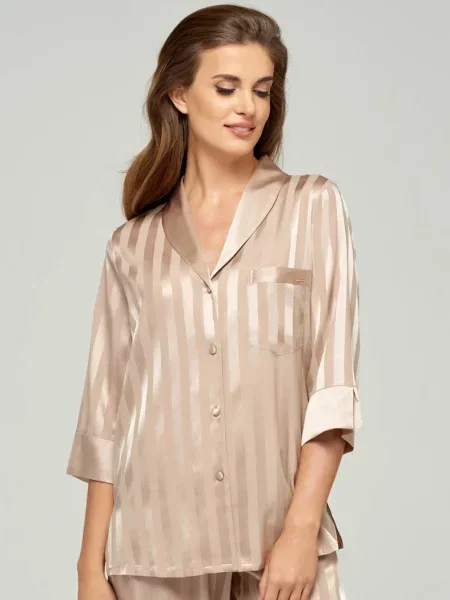 Однотонная женская блузка