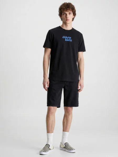 Pólóing Calvin Klein Jeans autogrammal fekete