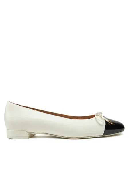 Stuart Weitzman Polobotky Sleek Bow Flat Écru