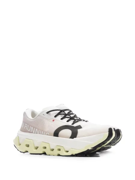 Sneakerși On