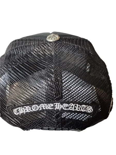 Căciulă Chrome Hearts cu motiv cu inimi negru
