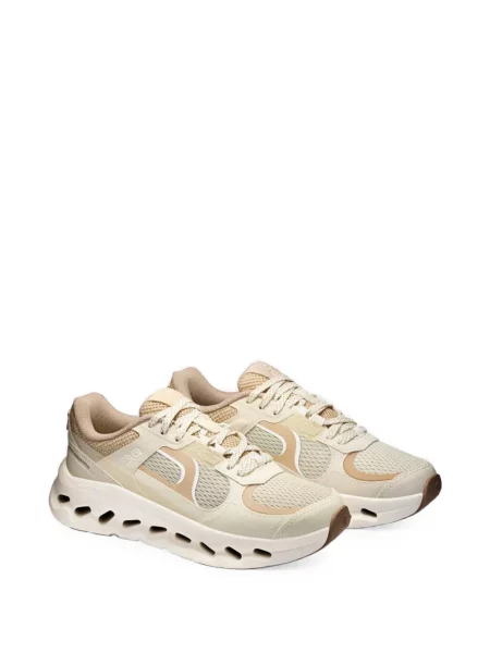 Sneakerși On