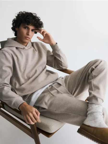 Свитшот Reserved с капюшоном бежевый