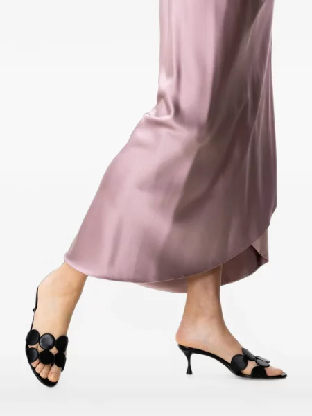 Кожени сандали Manolo Blahnik с апликация черно