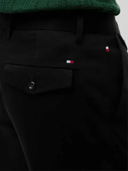 Chinosy o kroju tapered fit z mieszanki bawełny model Harlem' Tommy Hilfiger czarne