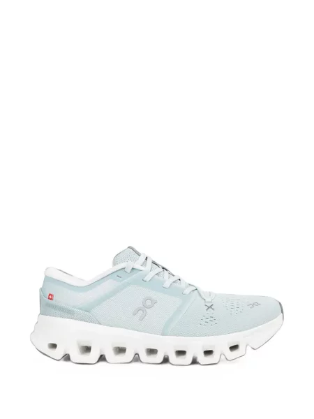 Sneakerși On albastru