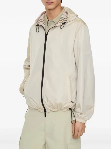 Geacă Burberry în carouri cu glugă