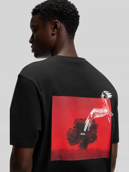 T-shirt o kroju relaxed fit z nadrukiem z tyłu Hugo czarna