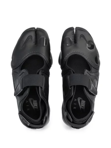 Sneakerși Nike Vomero cu bretele plasă gri