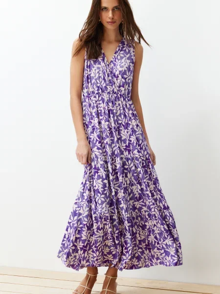 Sukienka maxi Trendyol bez rękawów w kwiatki z dekoltem w serek fioletowa