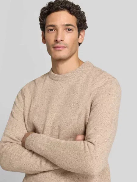 Sweter o kroju regular fit z dzianiny z mieszanki wełny Barbour beżowy
