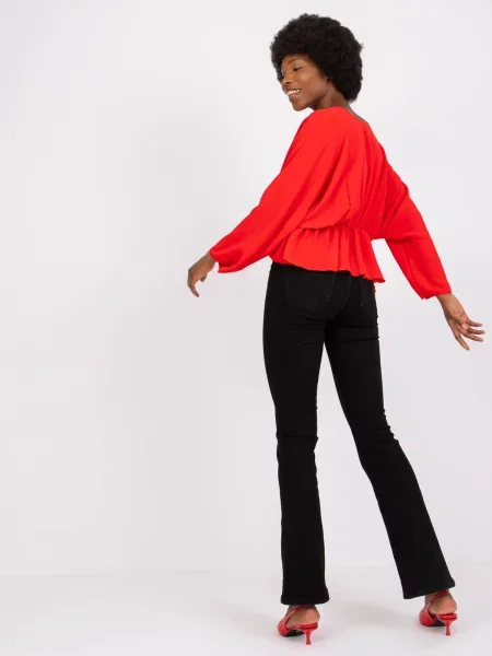 Dlhá blúzka Fashionhunters s výstrihom do v s dlhými rukávmi červená