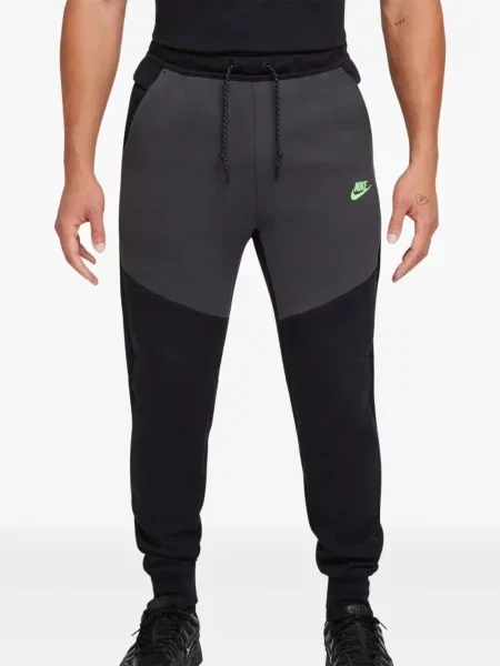 Tricou grafic Nike cu imagine alergare din fleece negru