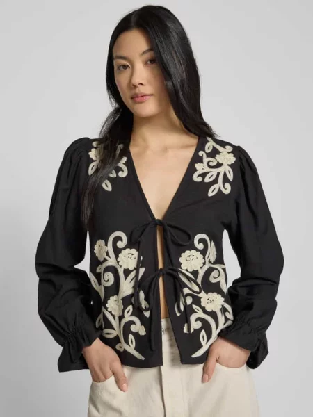Bluzka o kroju regular fit z wiązaniem model ‘POLENE’ Vila czarna