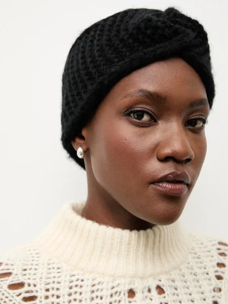 Вълнена шапка Answear.lab черно