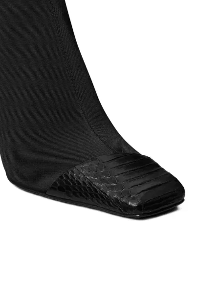 Șapcă Tory Burch asimetrică negru