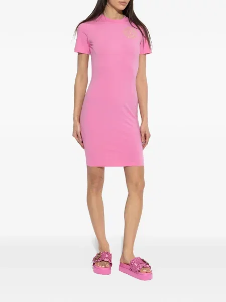 Sukienka jeansowa Versace Jeans Couture z nadrukiem garniturowa różowa