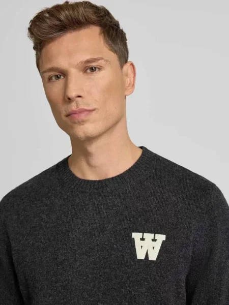 Sweter z dzianiny z wełny jagnięcej model ‘Tay’ Wood Wood czarny