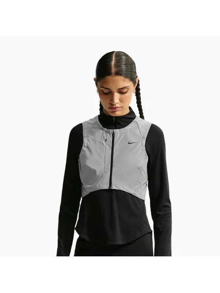 Дамски елек за бягане Nike Swift Flash metallic cool grey/black черно