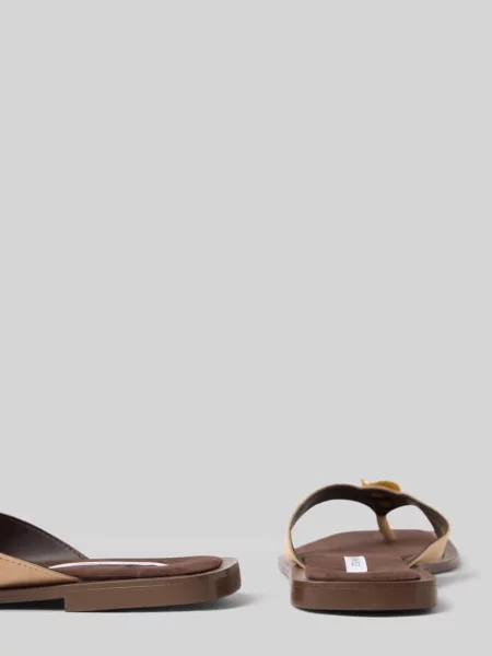 Japonki ze skóry z obcasem słupkiem model MEIRA' Steve Madden