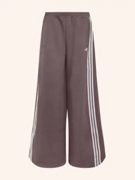 Adidas Originals Teplákové Kalhoty Adilenium Season 6 Z Umělé Semišové Kůže tmavě hnědá bílá