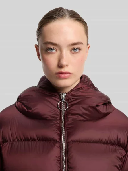 Kurtka puchowa o kroju relaxed fit z kołnierzem z kapturem model Hugo