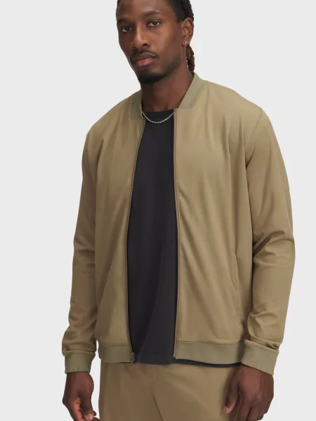 Бомбер Under Armour бежевый