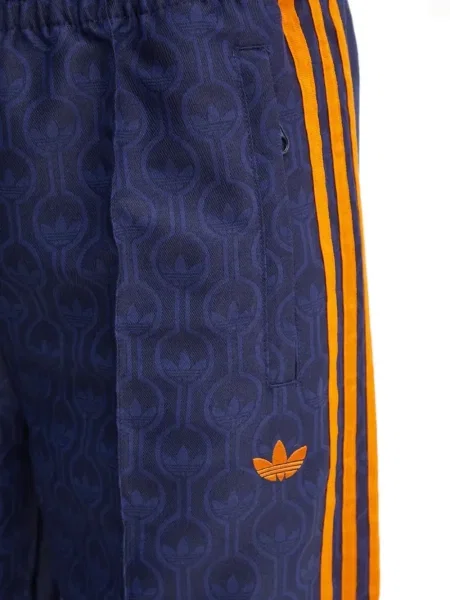 Tricou Adidas cu dungi cu broderie din velur albastru
