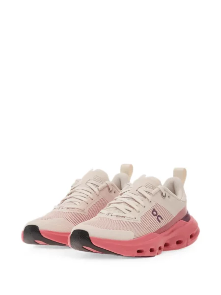 Sneakerși On