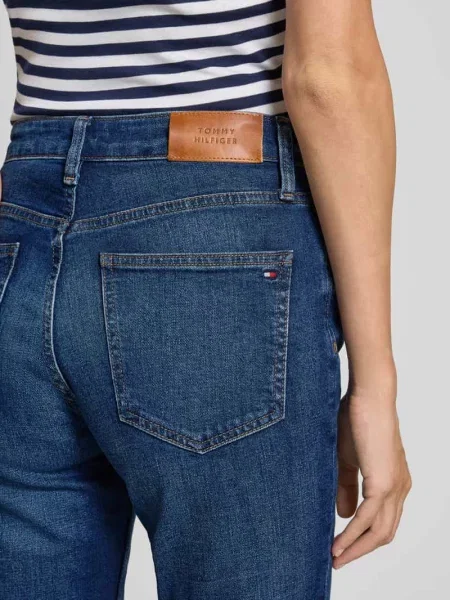 Jeansy o kroju slim fit z mieszanki bawełny Tommy Hilfiger niebieskie