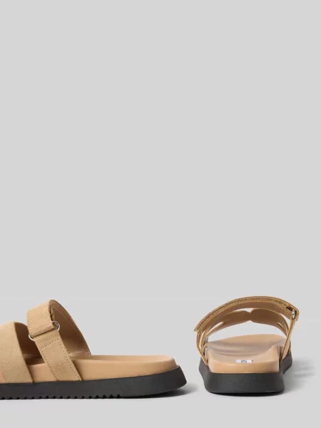 Klapki Steve Madden na rzep zamszowe beżowe