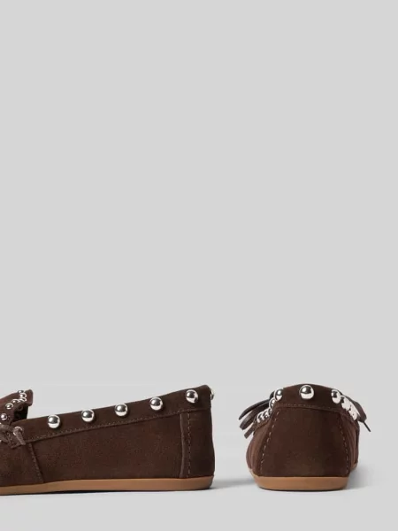 Loafersy z naturalnej skóry z obszyciem nitami Inuovo