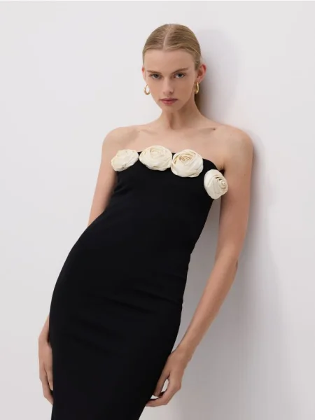 Reserved Rochie cu detalii decorative în formă de trandafir negru
