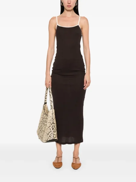Rochie midi Aya Muse până la genunchi de costum maro