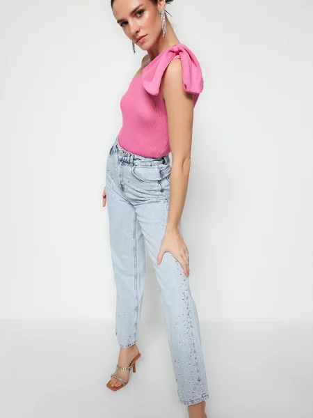 Top Trendyol z falbankami różowy