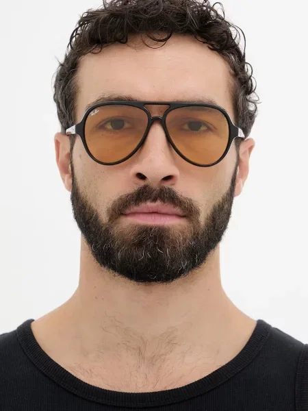 Ray-Ban napszemüveg fekete