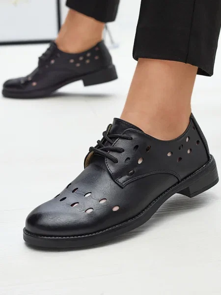 Pantofi cu toc Resti din piele ajurate negru
