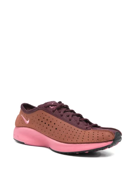 Sneakerși Nike din piele cu perforații maro