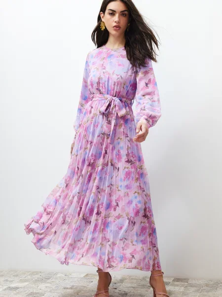 Рокля Trendyol от шифон на цветя розово