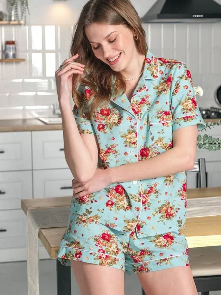 Легкая женская пижама с шортами