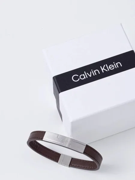 Calvin Klein karperec barna