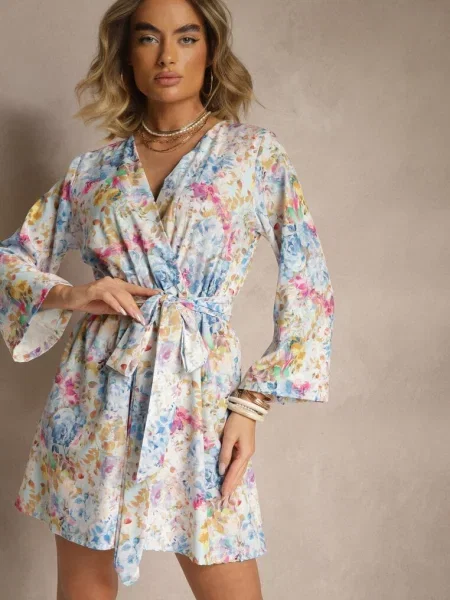 Jasnoniebieski Kopertowy Kombinezon z Wiązanym i Rozszerzanymi Rękawami Telurea niebieski