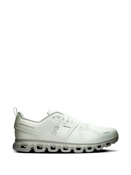 Sneakerși On alb