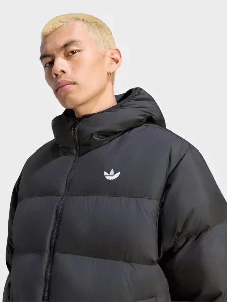 Демисезонная куртка Adidas черная