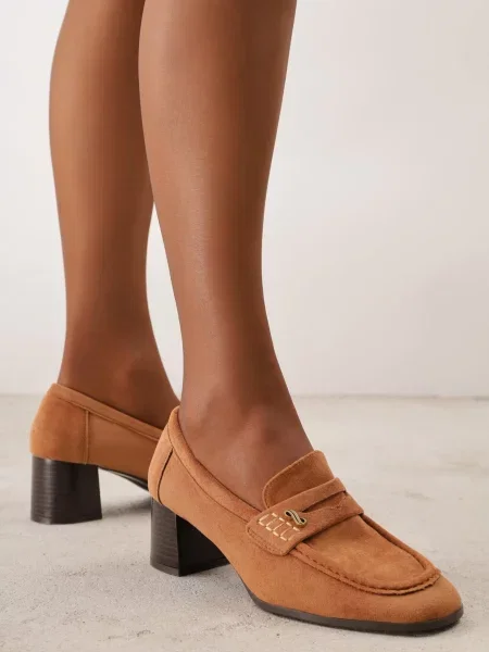 Pantofi VICES cu în stil mocasin cu textură de piele întoarsă și branț din piele Jimenesa maro