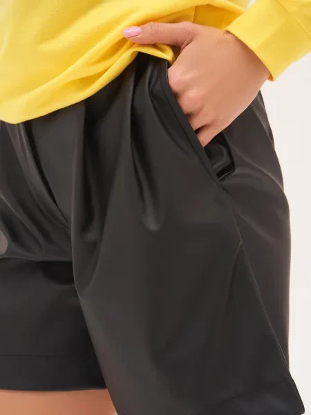 ISSA Plus ­ Шорты чорні