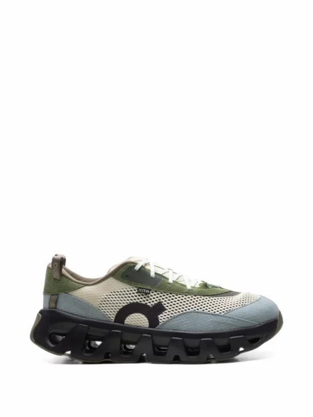 Sneakerși On