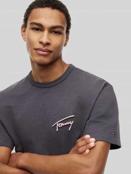 T-shirt o kroju relaxed fit z czystej bawełny Tommy Jeans czarna