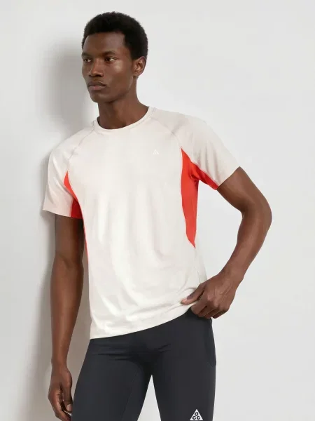 Nike Funkční Tričko Acg Wildsee krémová červená